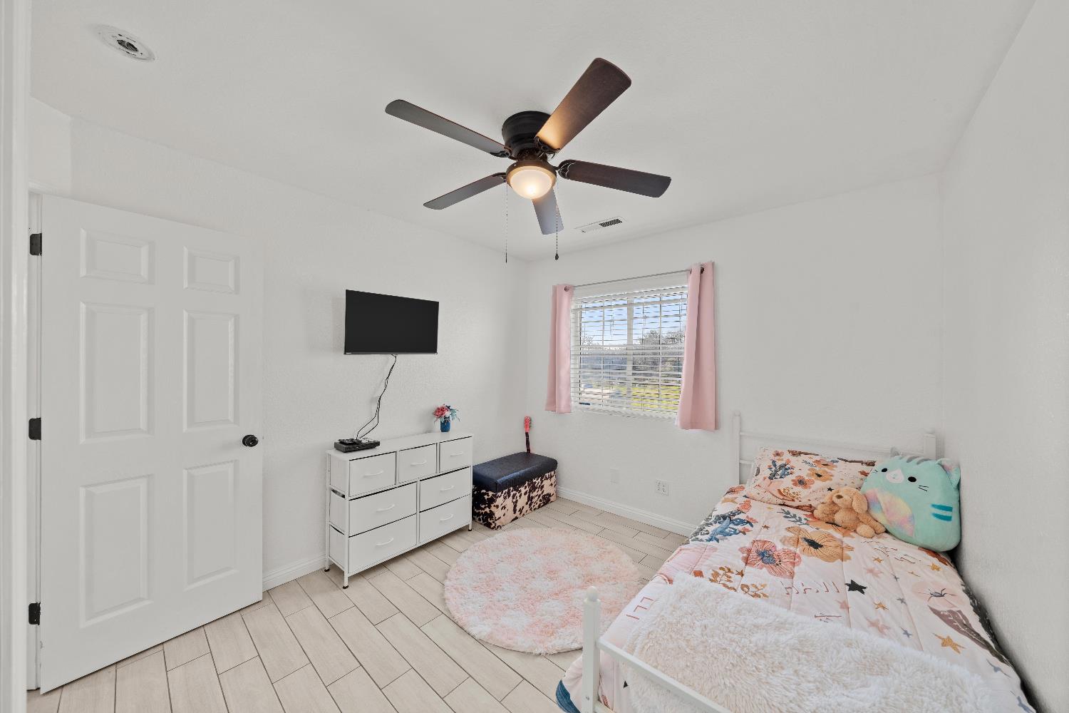 5224 Fruitland Road Marysville, CA 95901 - Photo 40 of 51 a bedroom with a bed and a flat screen tv