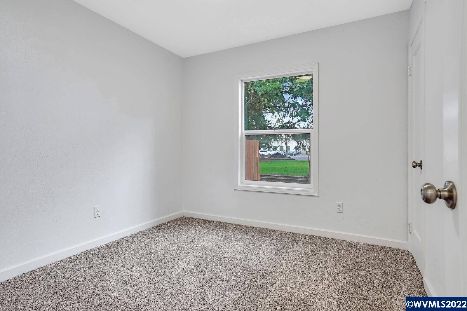 180 Eaton Street Lebanon, OR 97355 - Photo 15 of 23