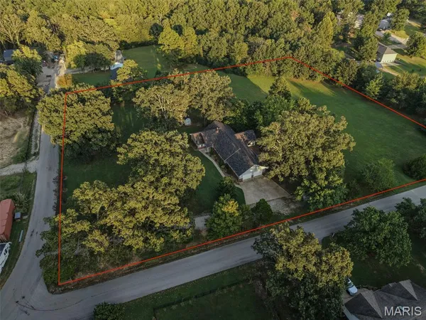$375,000 | 114 County Road 4221, Poplar Bluff, MO 63901