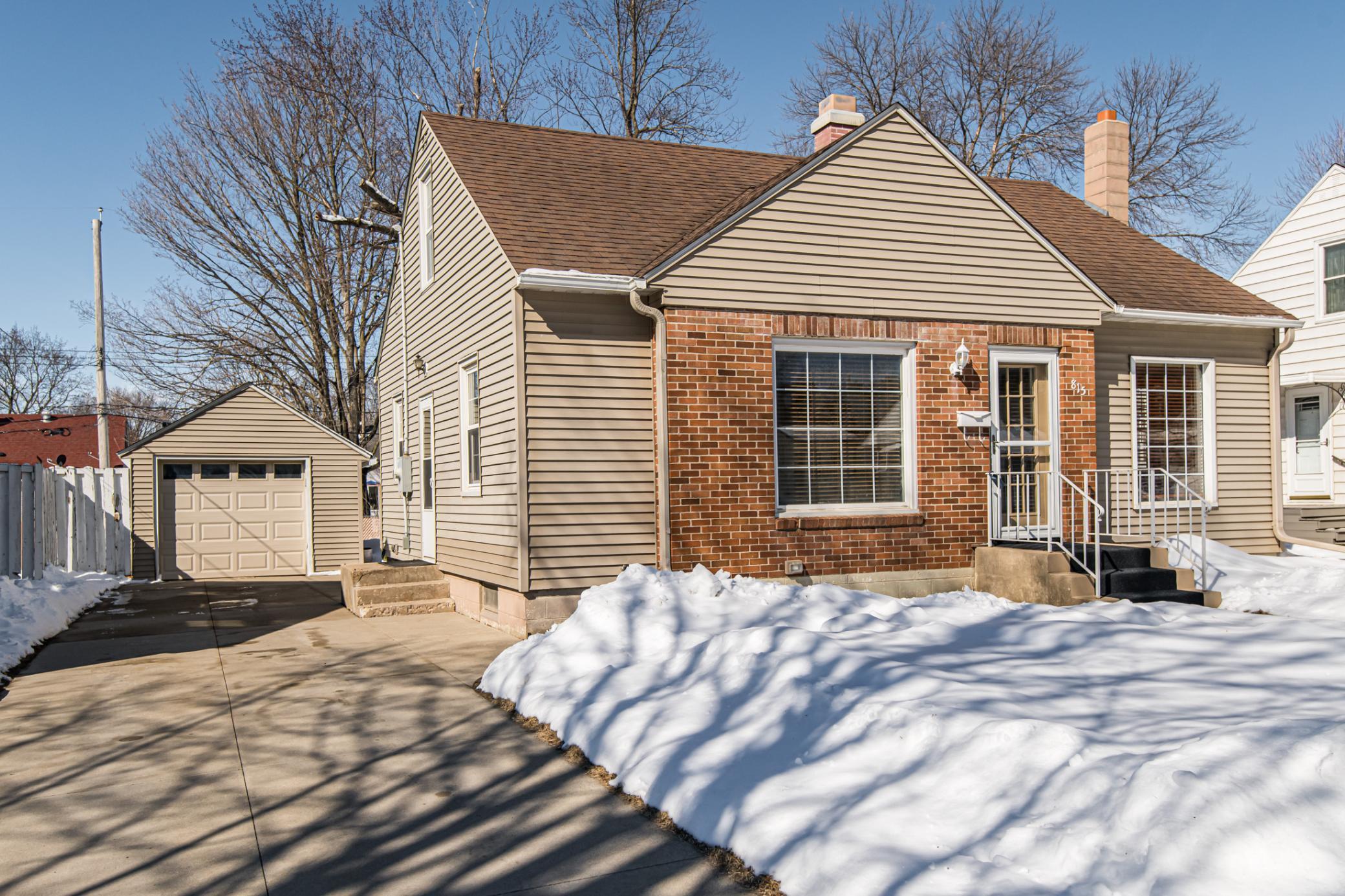 815 15th Avenue Northeast Rochester, MN 55906 - Photo 1 of 28