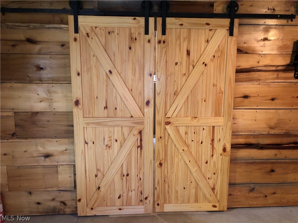 78560 Kinsey Orchard Road Freeport, OH 43973 - Photo 31 of 43 Sliding barn doors