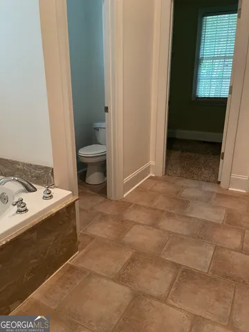 a view of utility room with washer and dryer