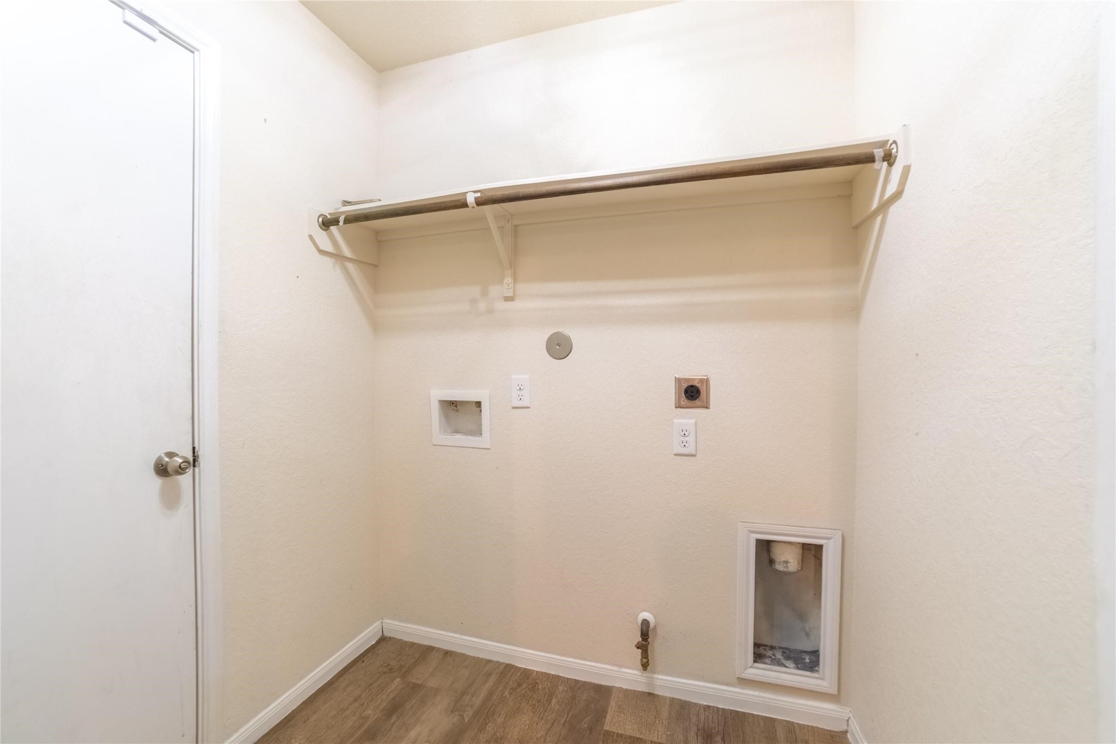 10510 Chestnut Path Way Tomball, TX 77375 - Photo 12 of 18 Laundry room