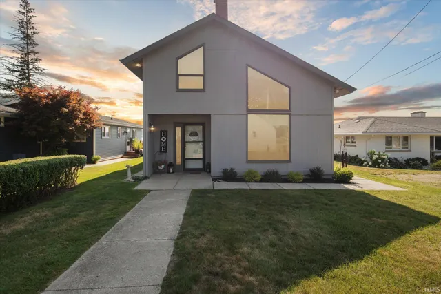 $664,900 | 51174 North Shore Drive, Elkhart, IN 46514