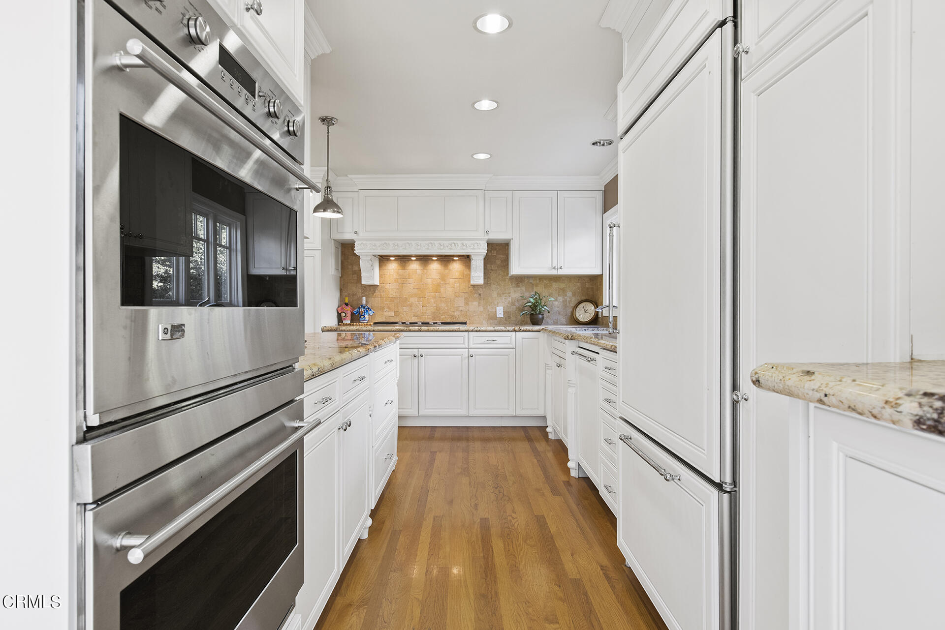 3320 Yorkshire Road Pasadena, CA 91107 - Photo 13 of 26 a large kitchen with a stove and a refrigerator