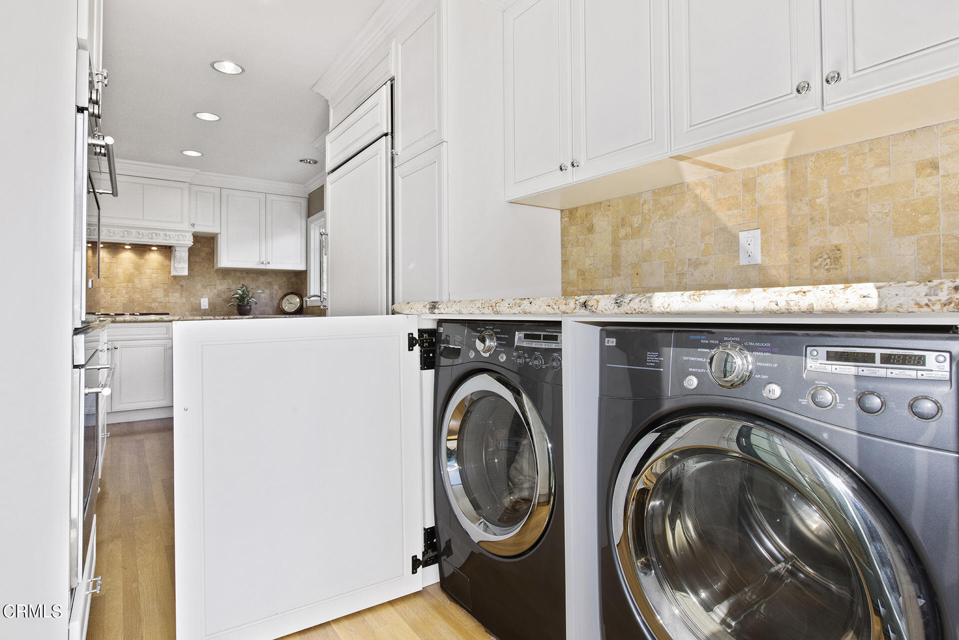 3320 Yorkshire Road Pasadena, CA 91107 - Photo 14 of 26 a utility room with sink dryer and washer