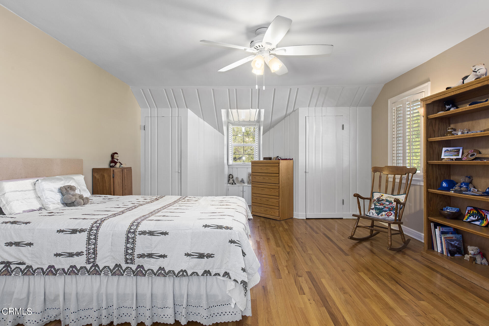 3320 Yorkshire Road Pasadena, CA 91107 - Photo 17 of 26 a bedroom with a bed and a book shelf
