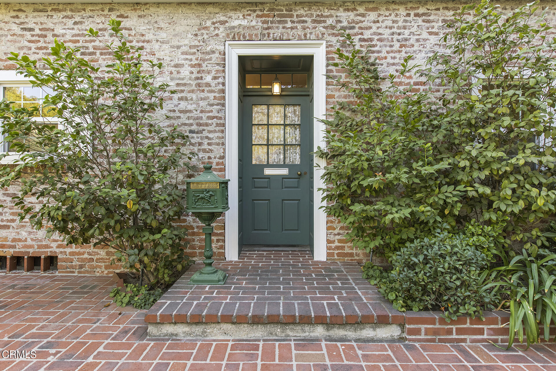 3320 Yorkshire Road Pasadena, CA 91107 - Photo 4 of 26 a view of a entrance door of the house