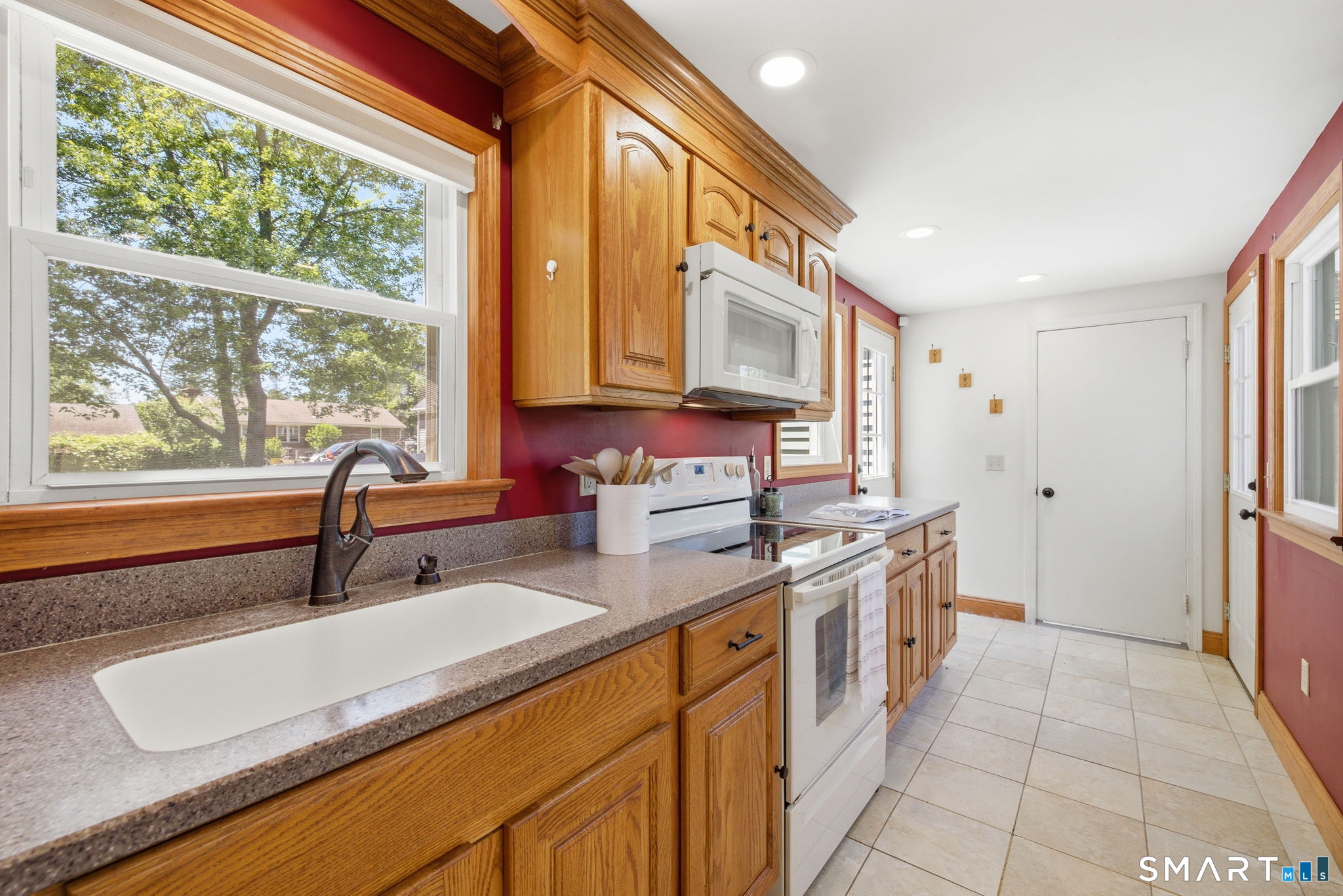 130 Broad Street Manchester, CT 06042 - Photo 4 of 38