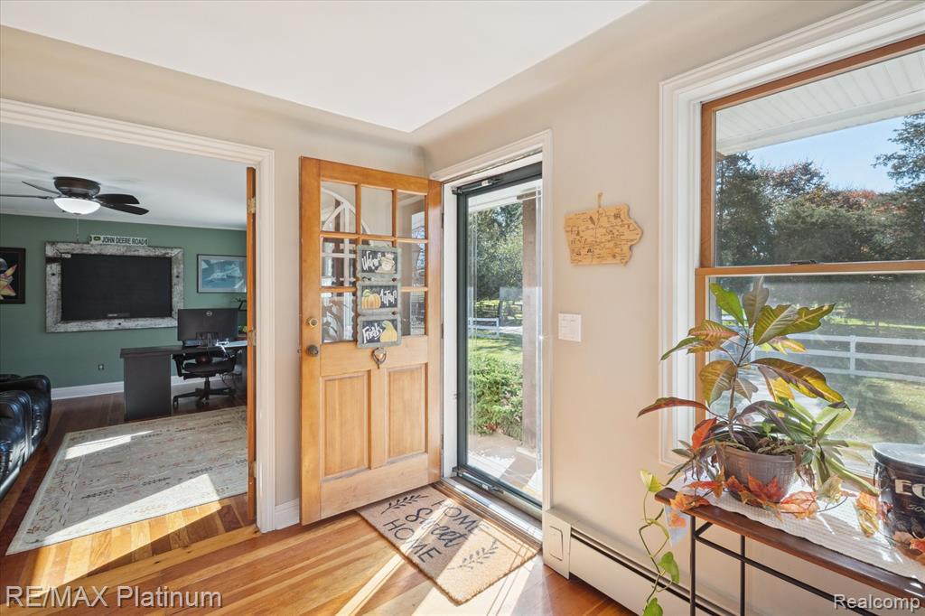 13985 Lone Tree Road Milford, MI 48380 - Photo 5 of 81