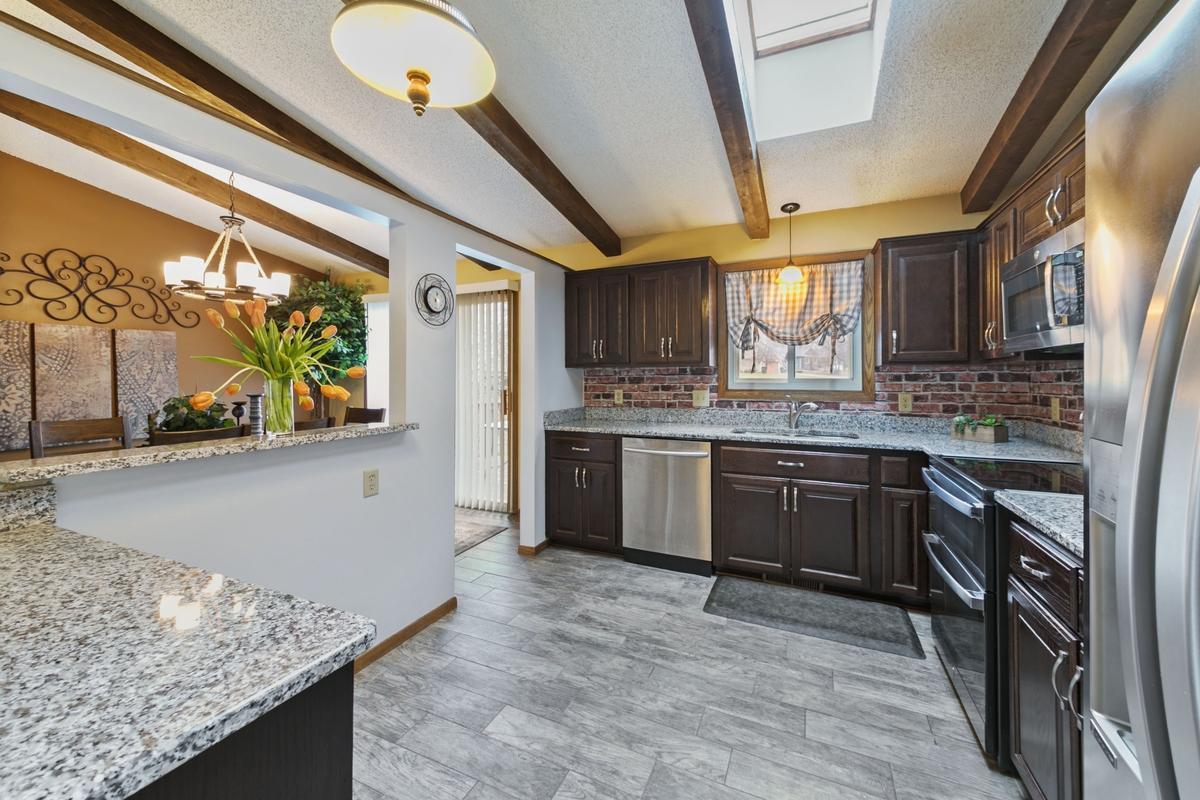 4614 Beacon Hill Road Eagan, MN 55122 - Photo 14 of 48