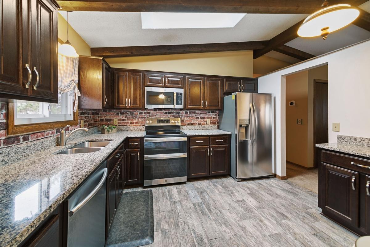 4614 Beacon Hill Road Eagan, MN 55122 - Photo 15 of 48
