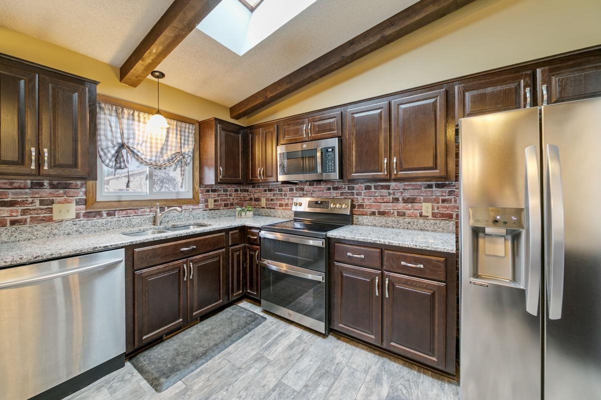 4614 Beacon Hill Road Eagan, MN 55122 - Photo 16 of 48