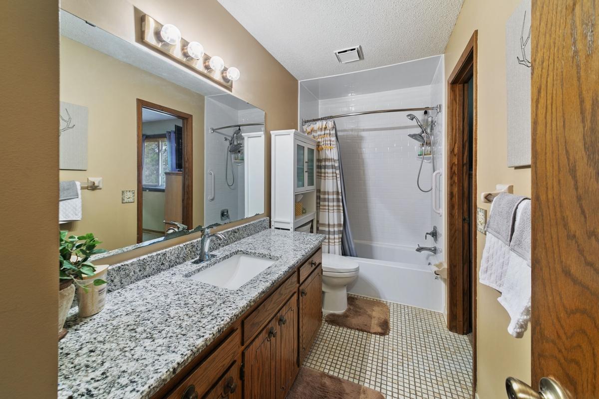 4614 Beacon Hill Road Eagan, MN 55122 - Photo 22 of 48