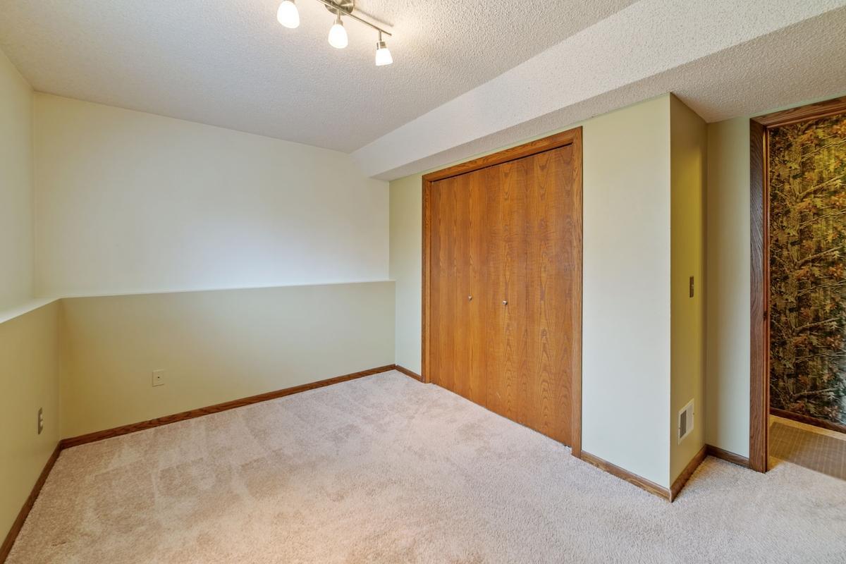 4614 Beacon Hill Road Eagan, MN 55122 - Photo 37 of 48