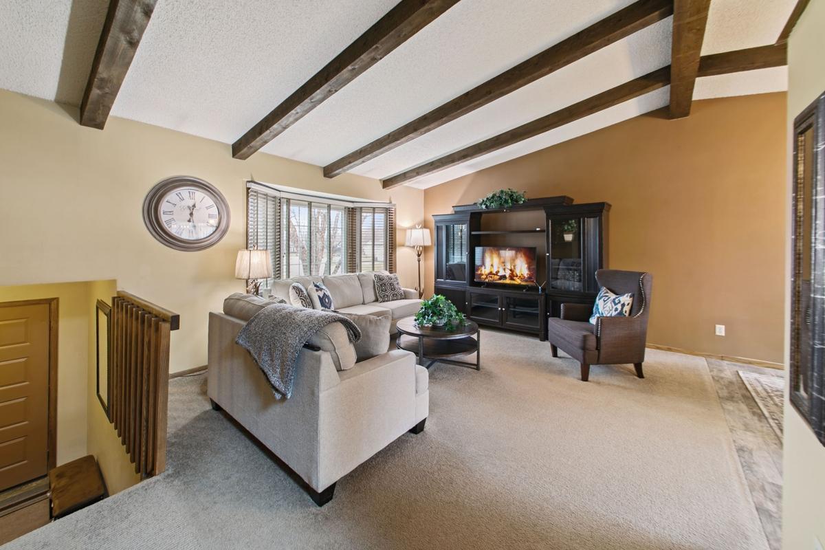 4614 Beacon Hill Road Eagan, MN 55122 - Photo 4 of 48
