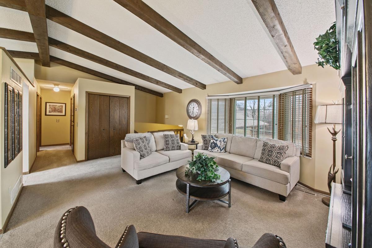 4614 Beacon Hill Road Eagan, MN 55122 - Photo 7 of 48