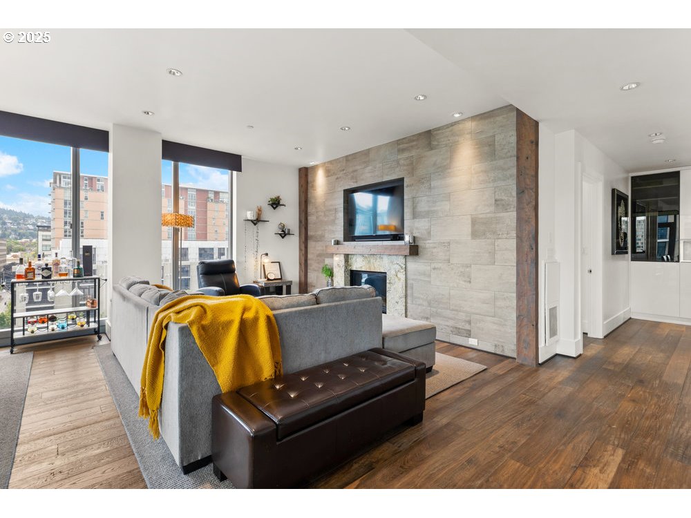 1001 Northwest Lovejoy Street, Unit 810 Portland, OR 97209 - Photo 3 of 45