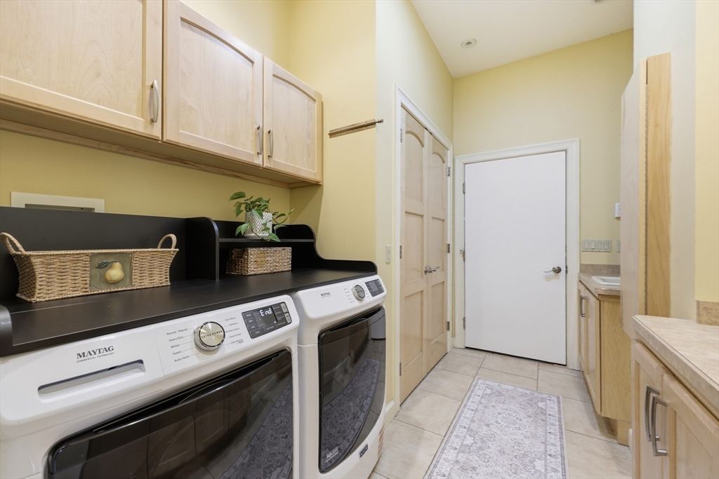 33 Labrie Lane Holyoke, MA 01040 - Photo 23 of 42