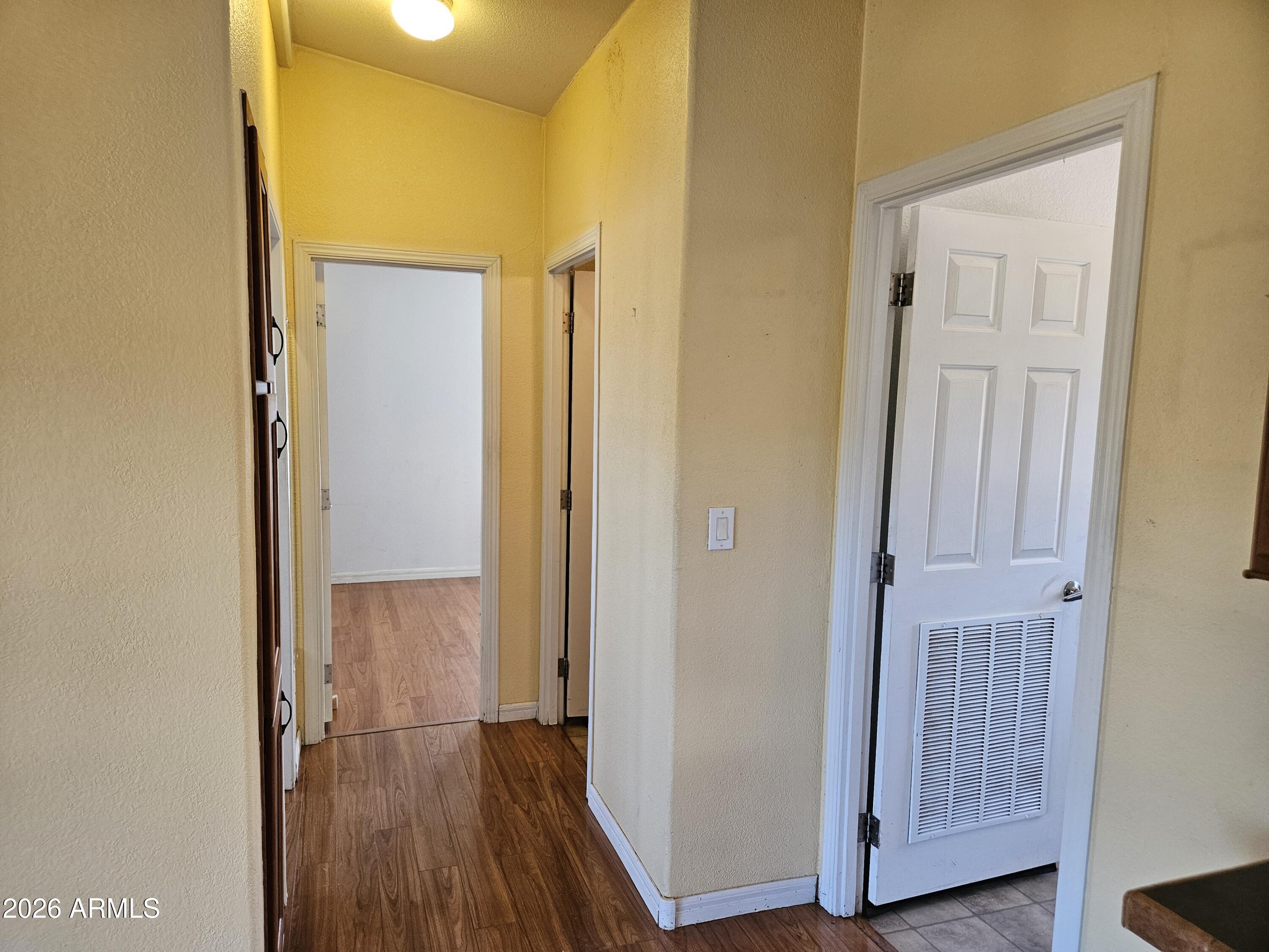 8400 North Red Lake Road Williams, AZ 86046 - Photo 19 of 37 Hallway