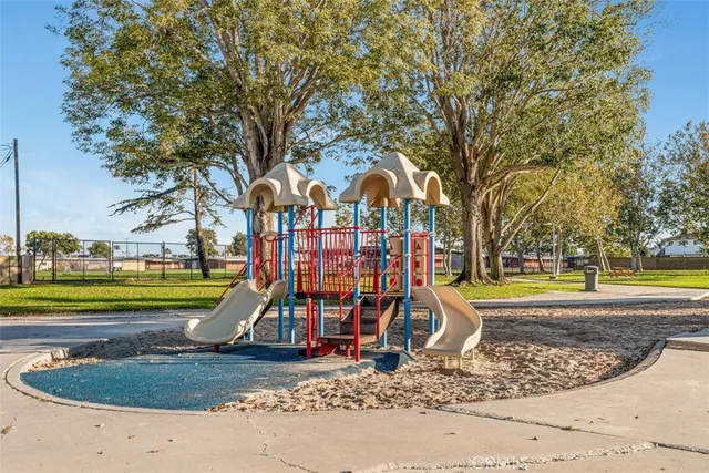 $1,799,000 | 8167 Dartmoor Drive, Huntington Beach, CA 92646