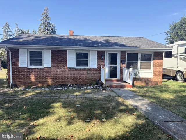 a view of a house with a small yard and plants