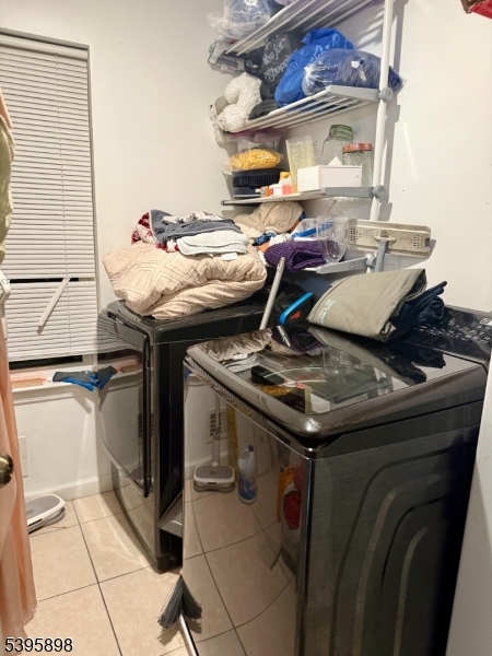 575 Hawthorne Avenue Newark, NJ 07112 - Photo 11 of 14 a utility room with washer and dryer
