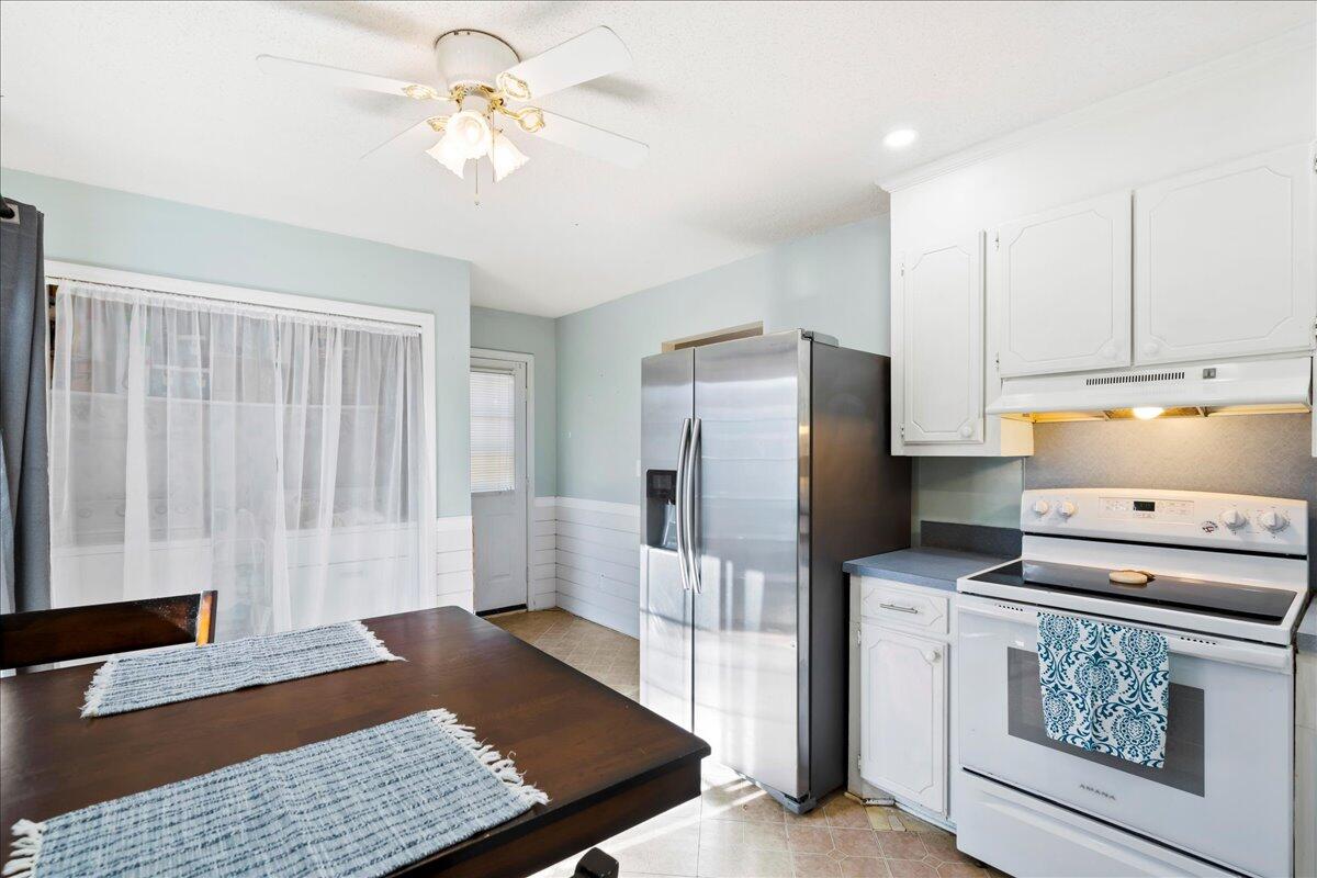 1216 Dyson Drive Moncks Corner, SC 29461 - Photo 12 of 26 Kitchen