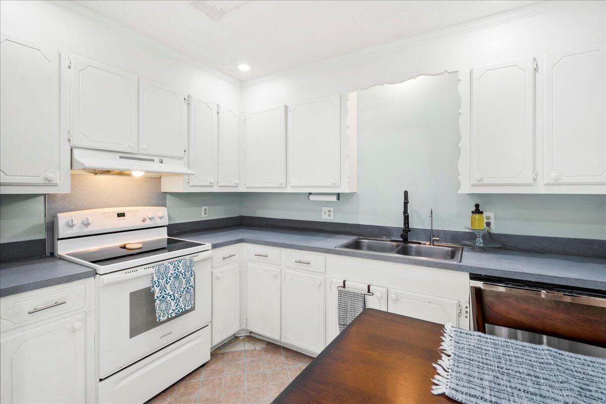 1216 Dyson Drive Moncks Corner, SC 29461 - Photo 9 of 26 Kitchen
