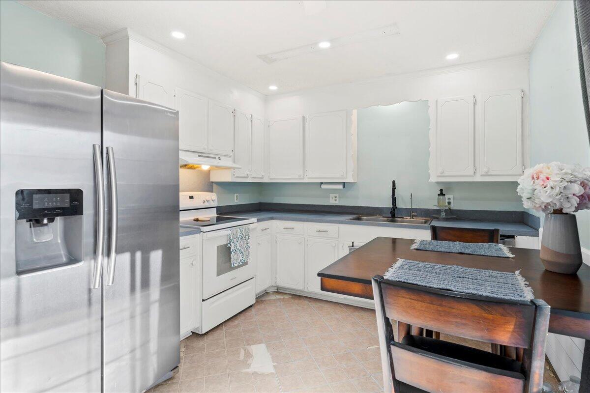 1216 Dyson Drive Moncks Corner, SC 29461 - Photo 10 of 26 Kitchen