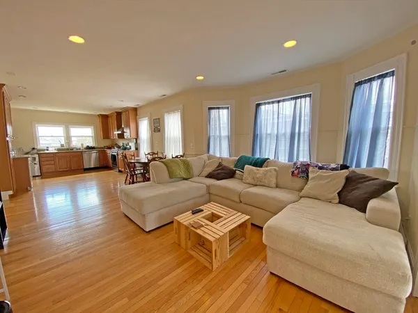 $695,000 | 15 Underwood Park, Unit 2, Waltham, MA 02453
