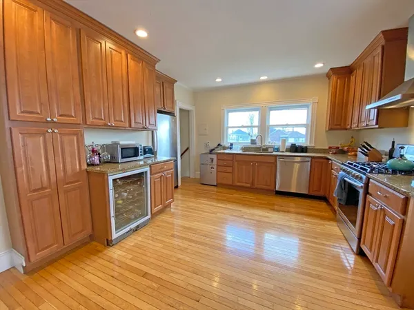 $695,000 | 15 Underwood Park, Unit 2, Waltham, MA 02453