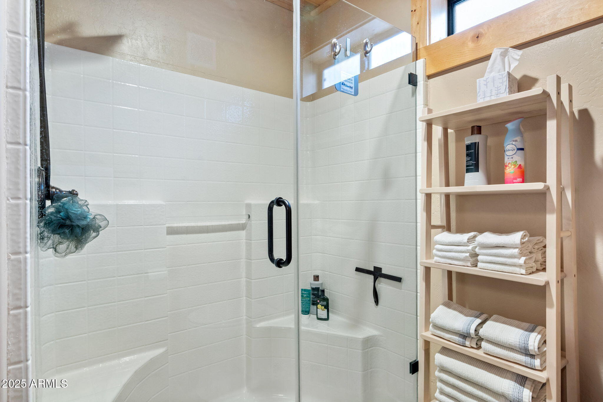 2300 Overgaard Springs Loop Overgaard, AZ 85933 - Photo 26 of 48 a bathroom with a bathtub
