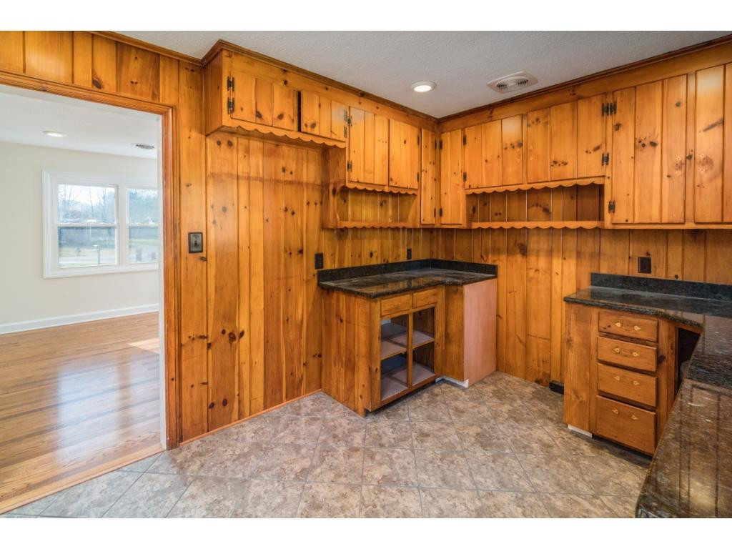 114 Hemlock Road Bristol, TN 37620 - Photo 11 of 32 Photo 11