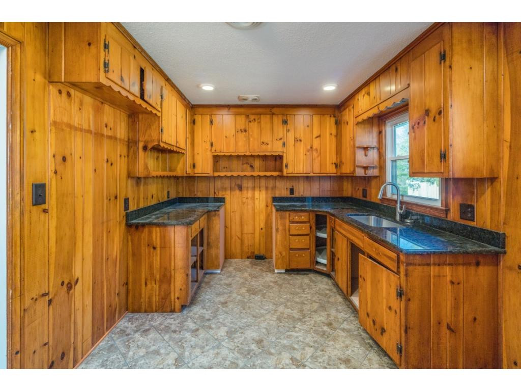 114 Hemlock Road Bristol, TN 37620 - Photo 10 of 32 Photo 10