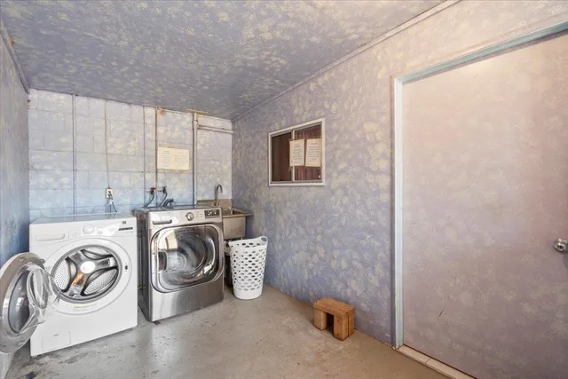 a view of a storage & utility room