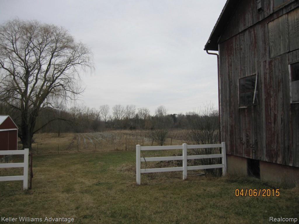 7951 Earhart Road South Lyon, MI 48178 - Photo 5 of 18 IMG_4159.jpg