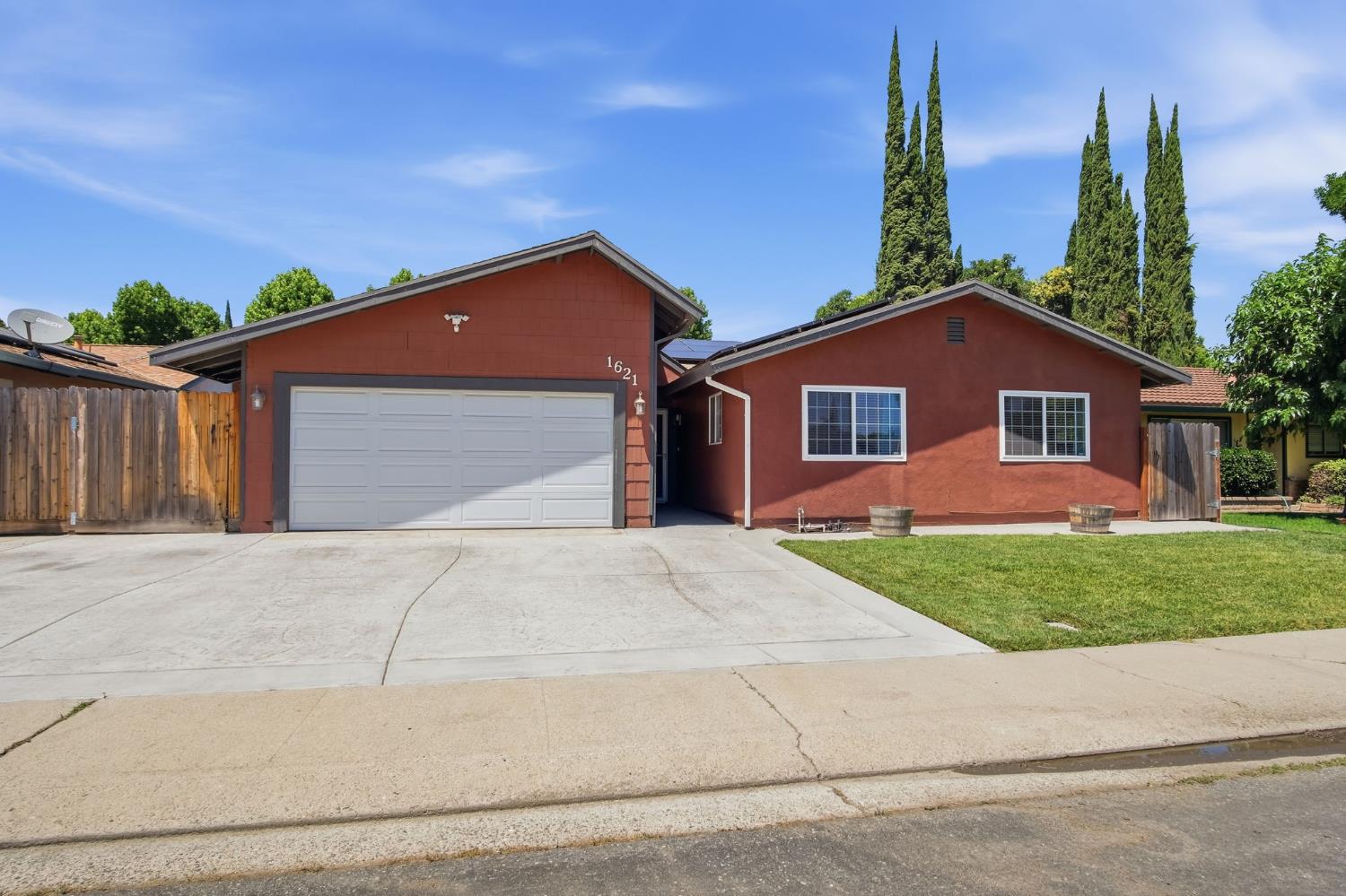 1621 Groveton Way Modesto, CA 95355 - Photo 4 of 39