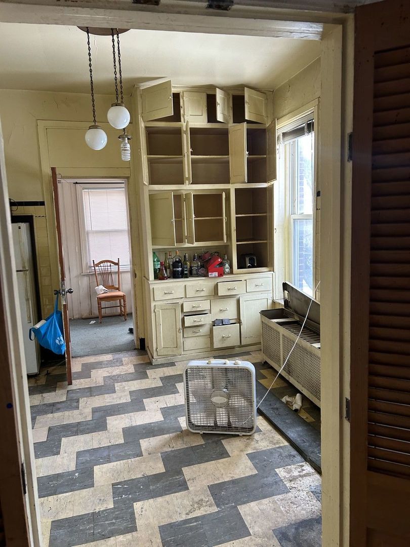 1123 West Vernon Park Place Chicago, IL 60607 - Photo 19 of 27 a view of a workspace with a window