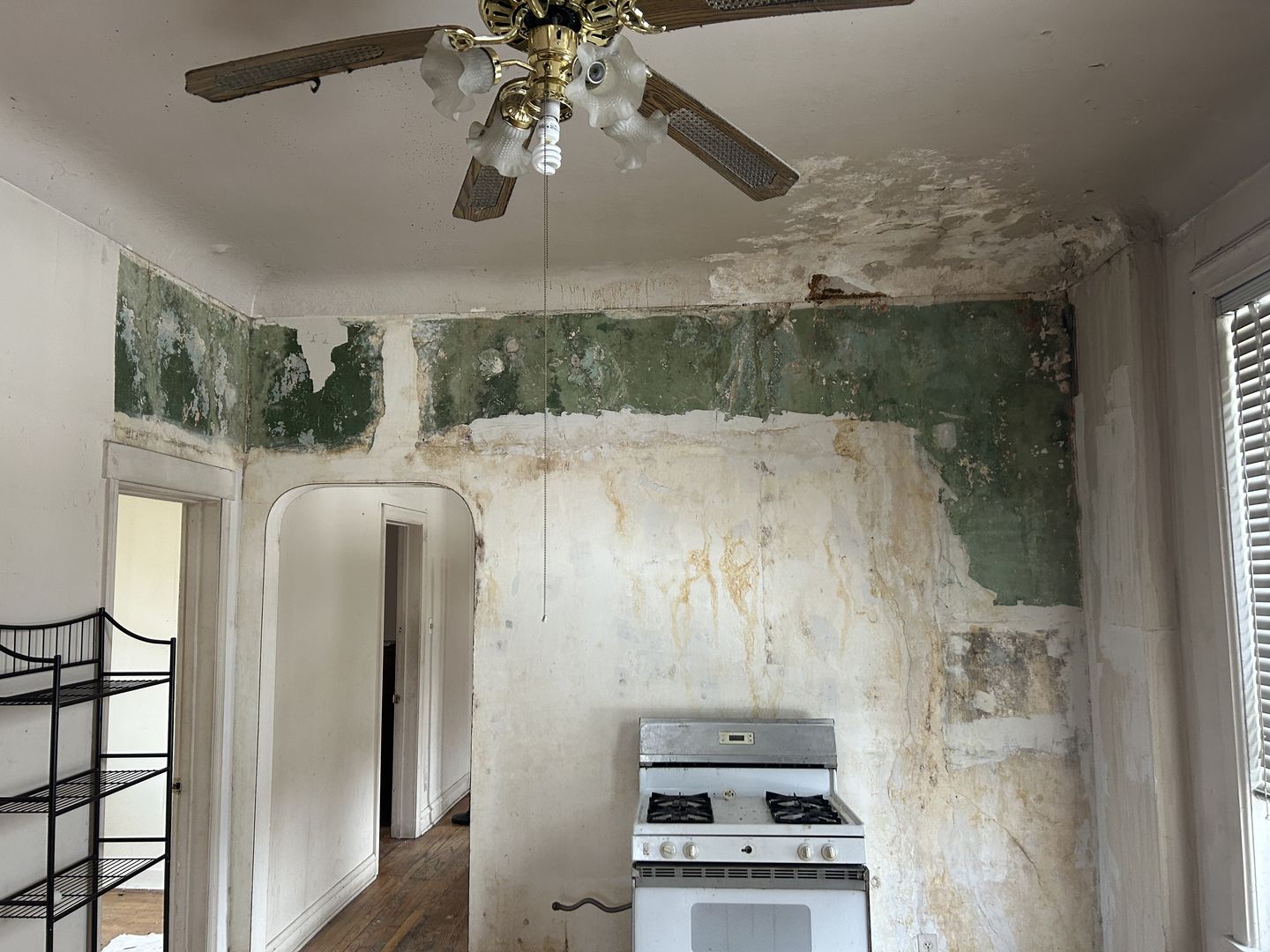 1123 West Vernon Park Place Chicago, IL 60607 - Photo 22 of 27 a view of a livingroom with furniture and chandelier