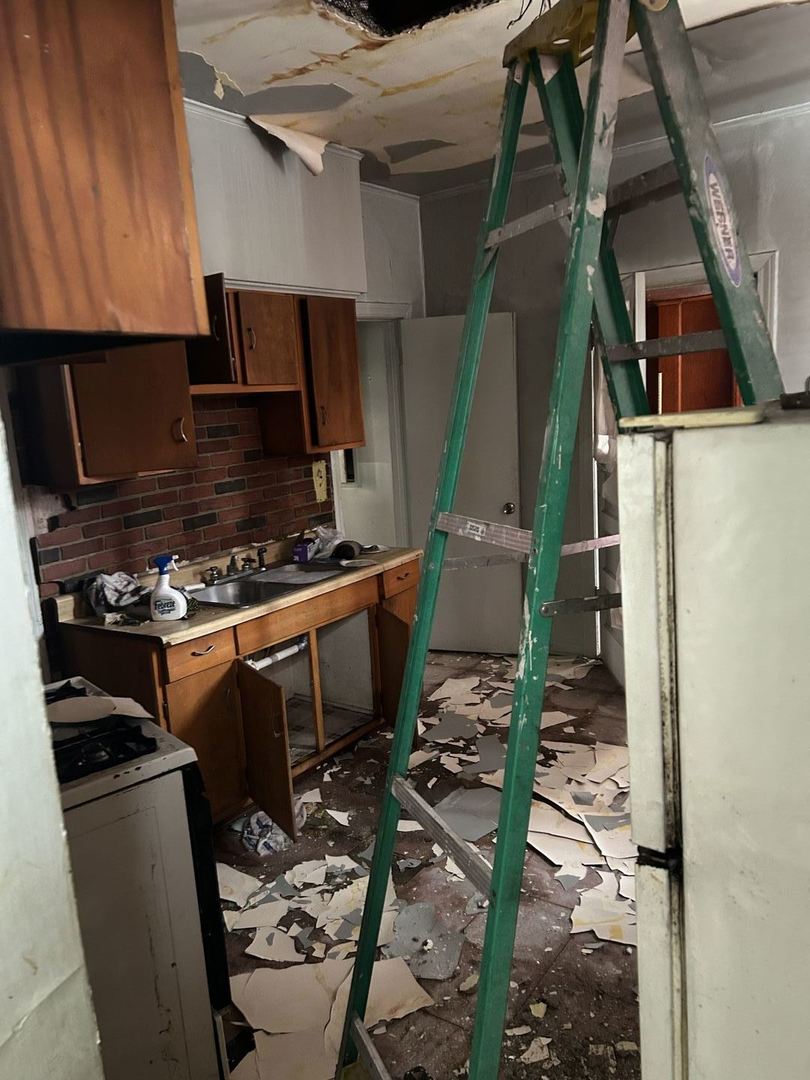 1123 West Vernon Park Place Chicago, IL 60607 - Photo 26 of 27 a storage room with furniture