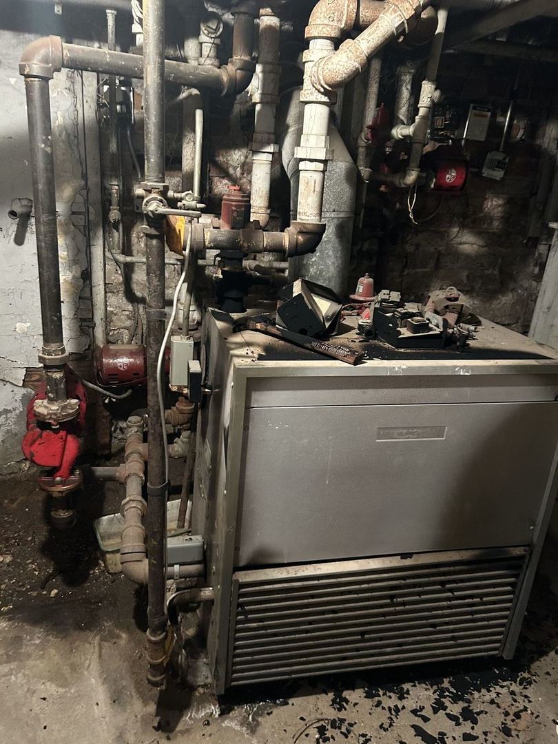 1123 West Vernon Park Place Chicago, IL 60607 - Photo 27 of 27 a view of water heater