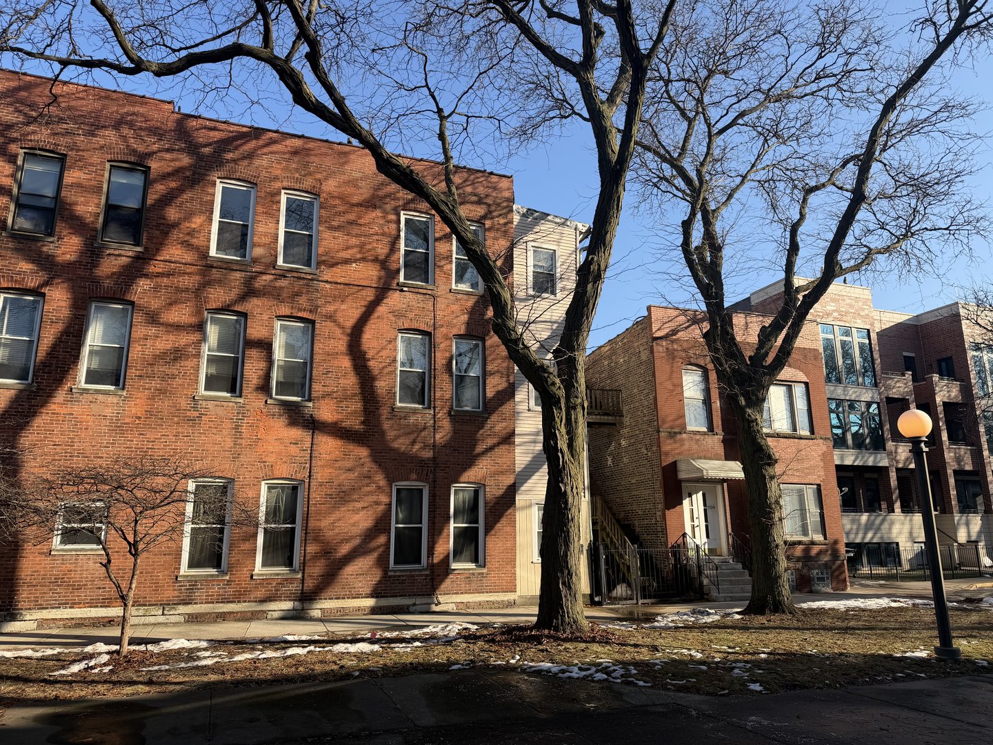 1123 West Vernon Park Place Chicago, IL 60607 - Photo 8 of 27 a front view of a building