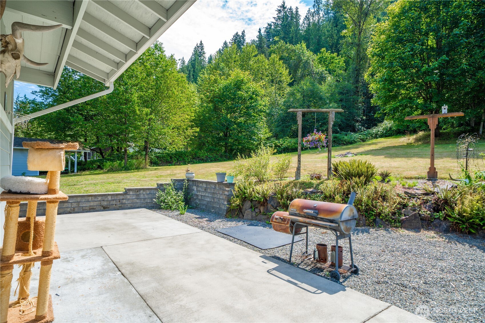 18201 Renton-Maple Valley Road Maple Valley, WA 98038 - Photo 21 of 37 a garden view with a seating space