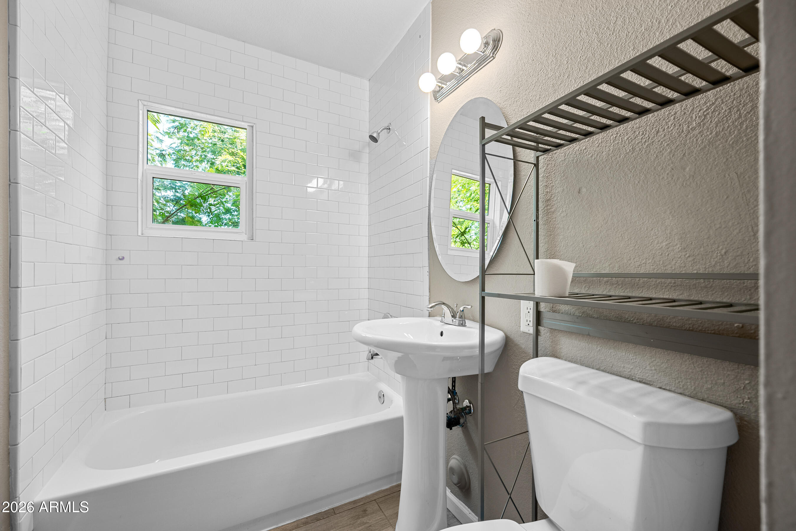907 North 22nd Place, Unit 2 Phoenix, AZ 85006 - Photo 13 of 17 a bathroom with a sink a toilet and bathtub