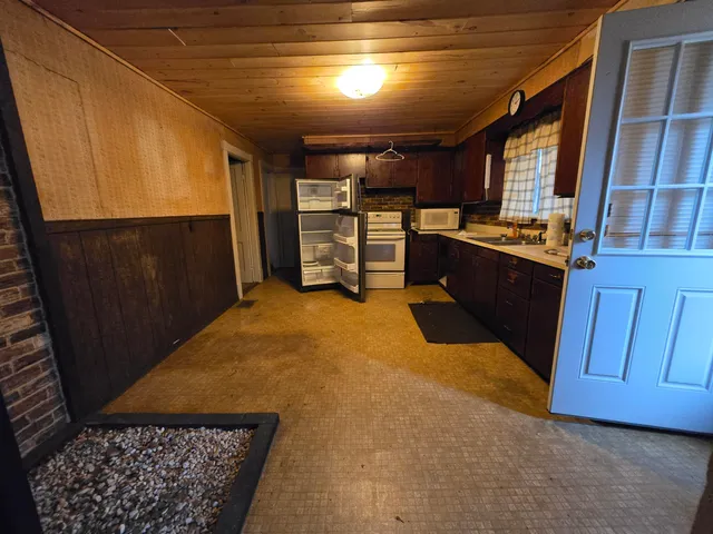 $79,900 | 2 Flood Street, Mexico, ME 04257