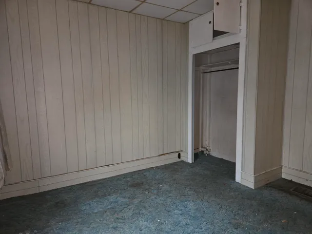 $79,900 | 2 Flood Street, Mexico, ME 04257