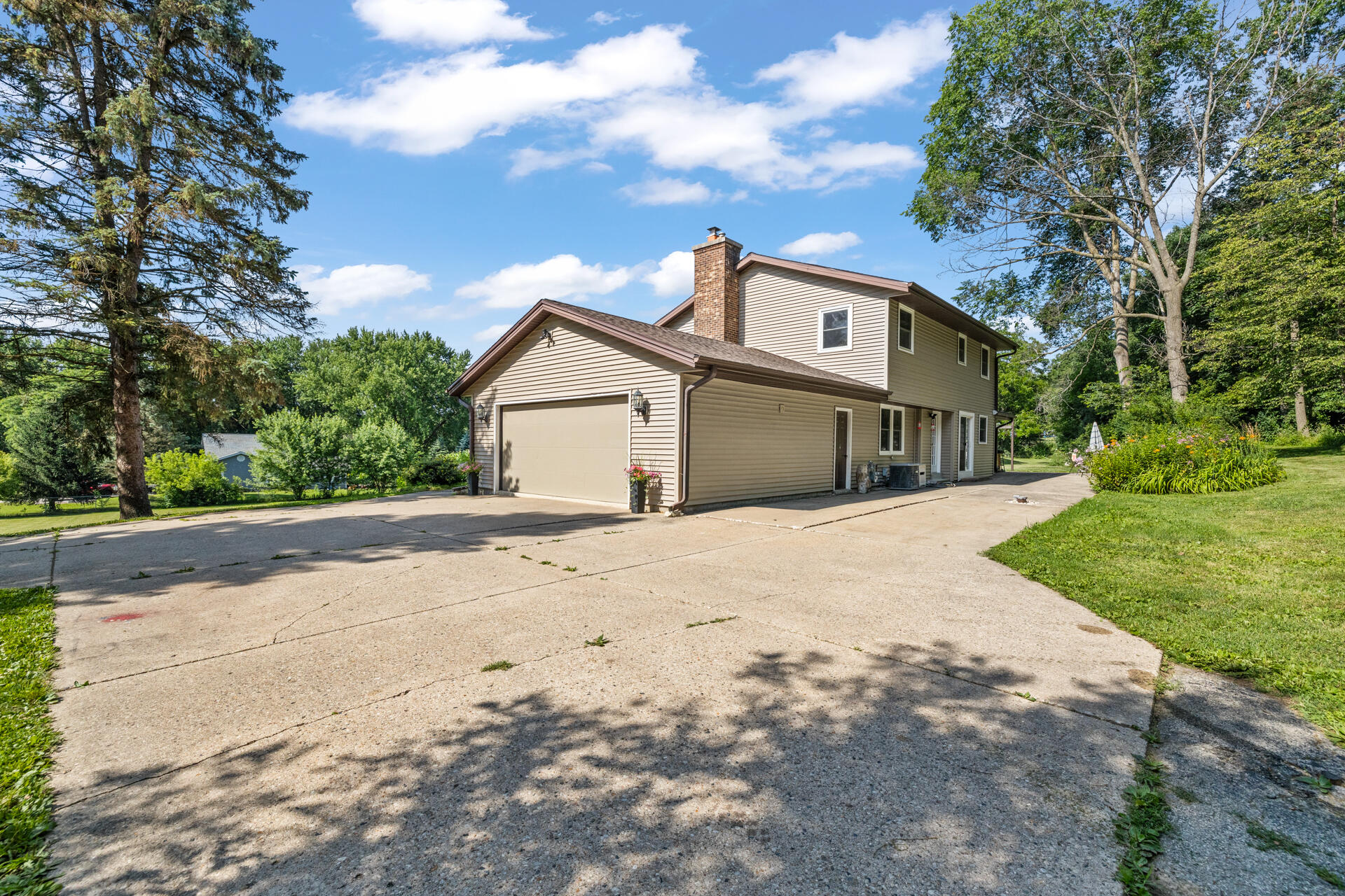 W250S4461 Center Road Waukesha, WI 53189 - Photo 3 of 36 Side view