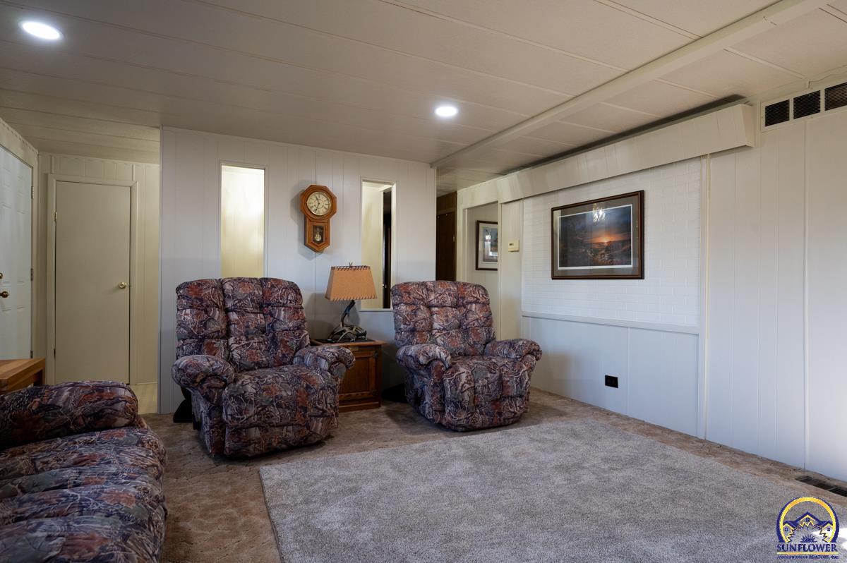 7055 East 125th Street Overbrook, KS 66524 - Photo 11 of 34