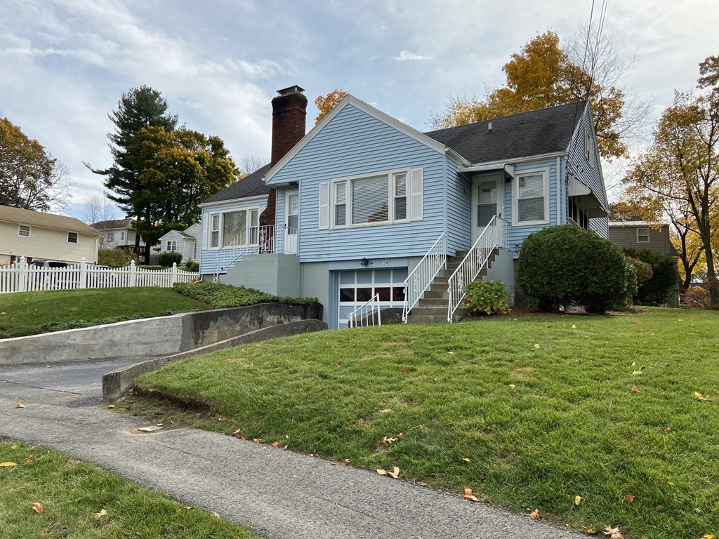 24 Maxdale Road Worcester, MA 01602 - Photo 3 of 32